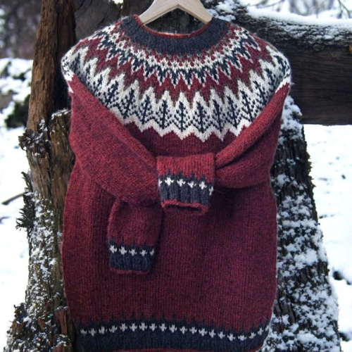 Saar – Sweater with Classic Shoulder Design